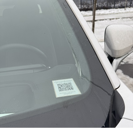 Авто визитка под ветровым стеклом авто
